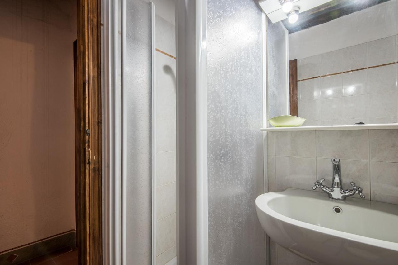 Casale Rosennano - Loggia Apartment Luaran gambar